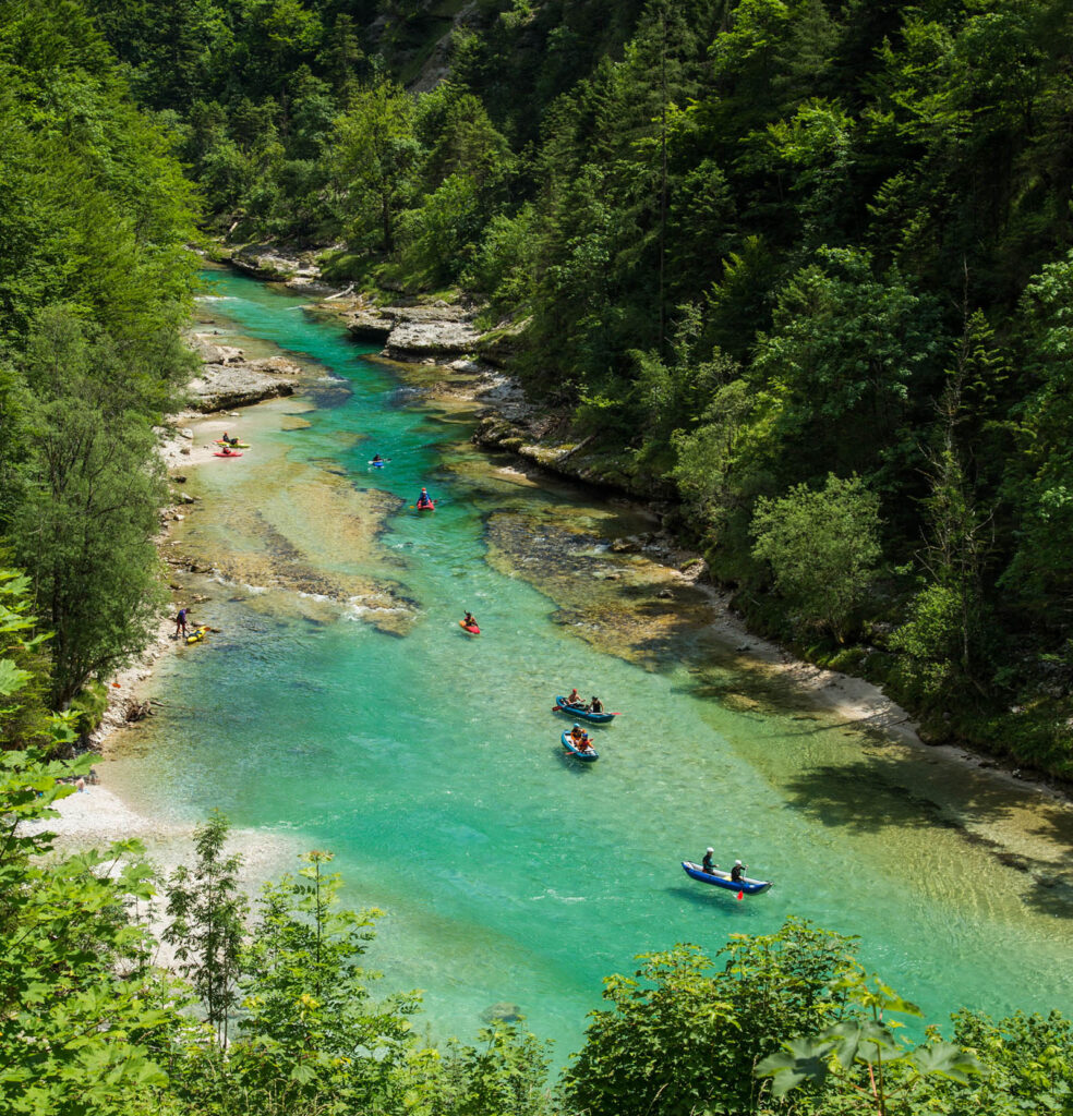 Kanus auf der türkisblauen Salza in der Steiermark